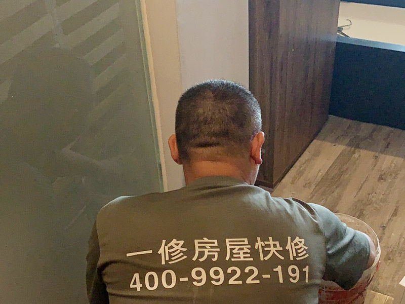 請(qǐng)成都水電維修公司上門處理，老舊水管漏水問(wèn)題怎么收費(fèi)